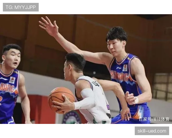 周琦这身材管理也太狠了，休赛期还在健身房干到凌晨？